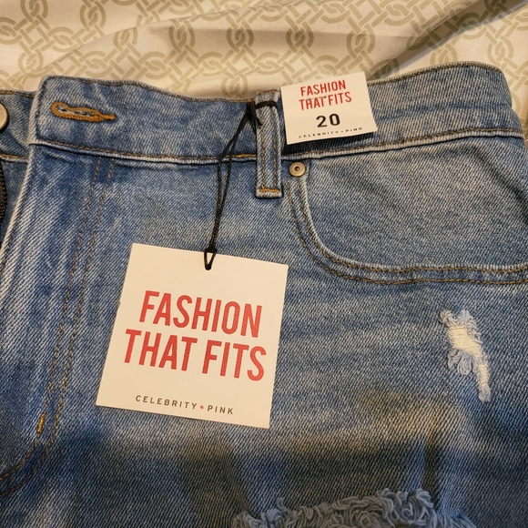 Celebrity Pink Beach Shorts. Size 20 - Picture 3 of 6